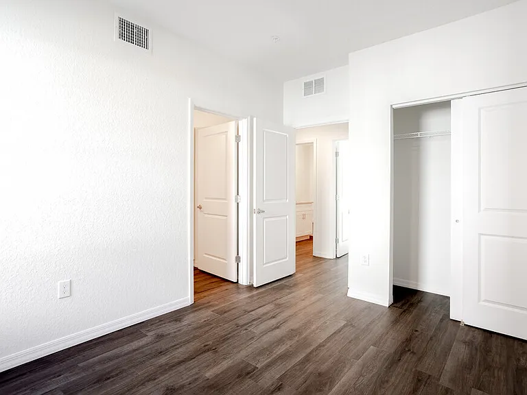 915 Ariana Apartment Community — Photo 57