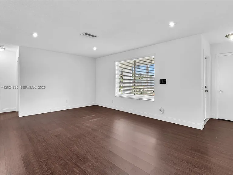 4500 SW 42nd Ter — Photo 15