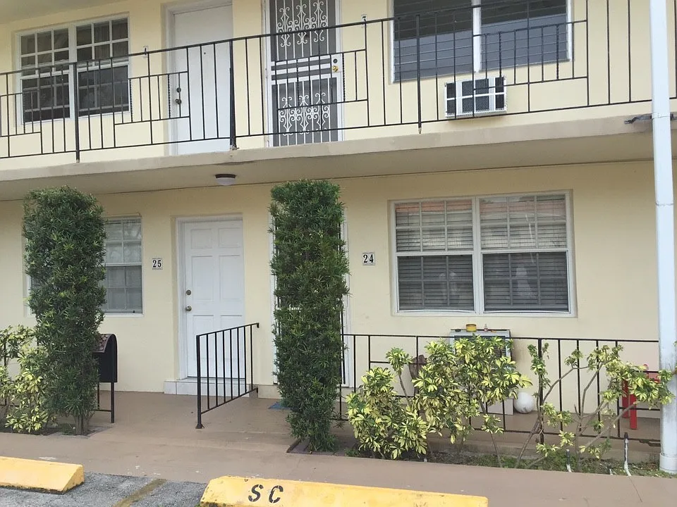 1 bed, 420 sqft, $1,695 — Photo 2
