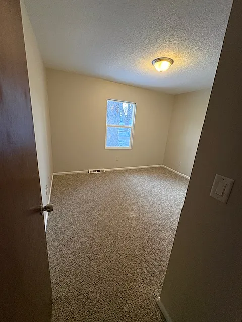 3 bed, 884 sqft, $1,625 — Photo 4