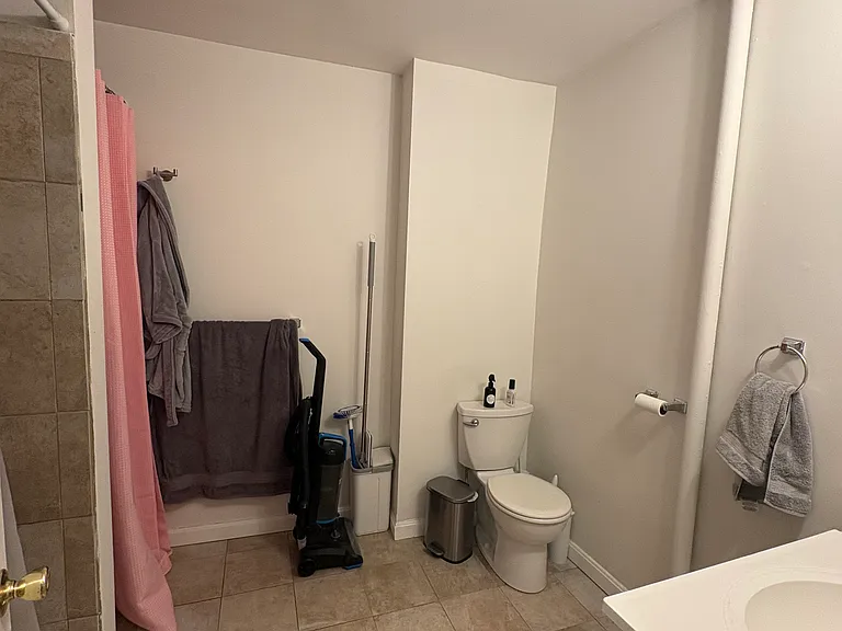 220 Hanover St #7 — Photo 4