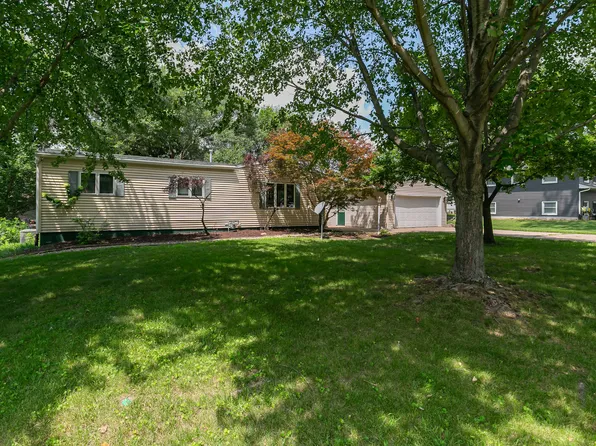 3325 40th St, Moline, IL 61265