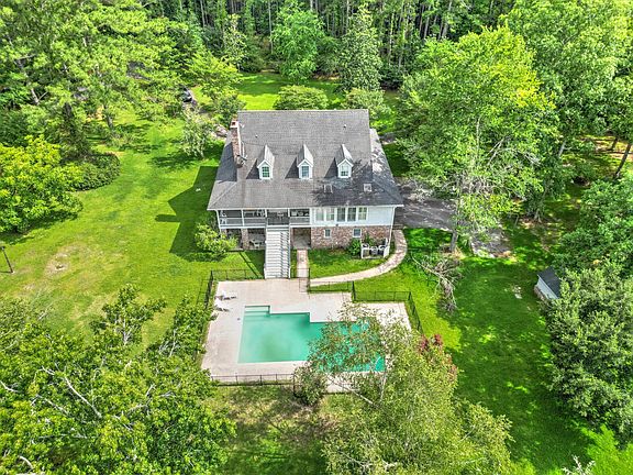 3rd image of 137 Old Winter Rd
