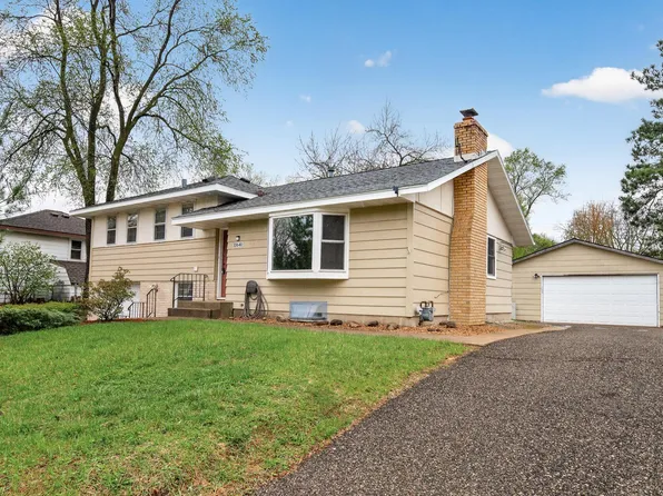 10640 Xavis St NW, Coon Rapids, MN 55433