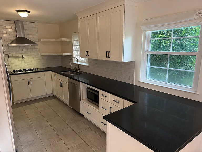 1824 Windsor Blvd — Photo 4