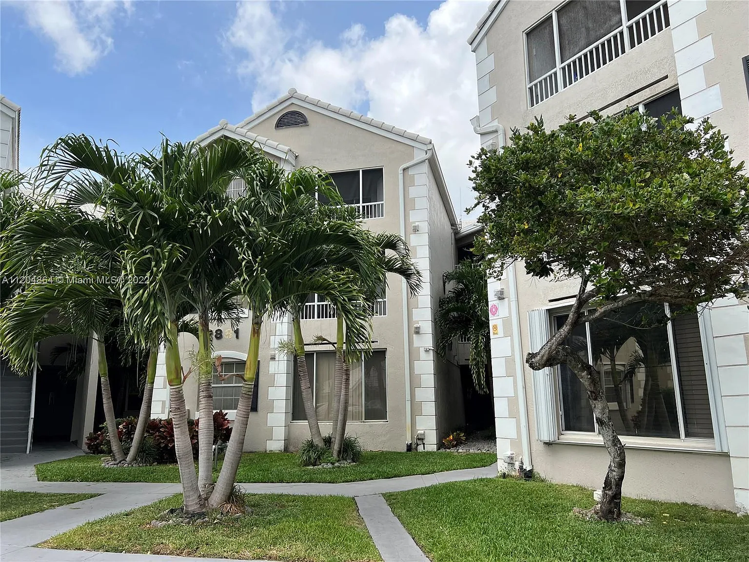 N Oakland Forest Dr, Oakland Park — Photo 2