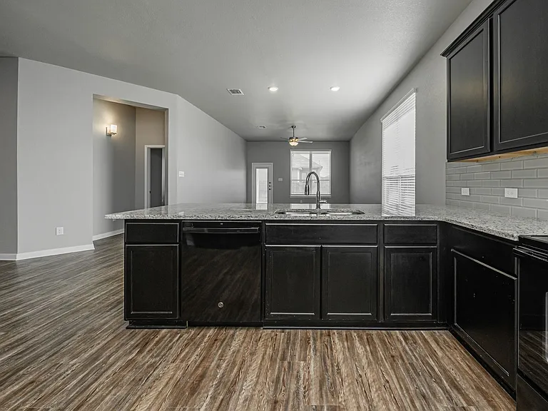 521 Fallbrook Dr — Photo 8