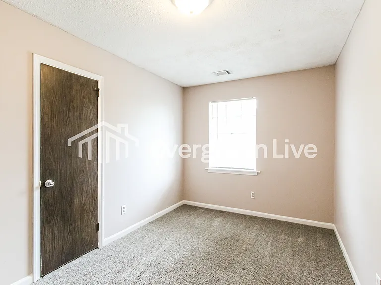 528 Leewood Ln — Photo 11