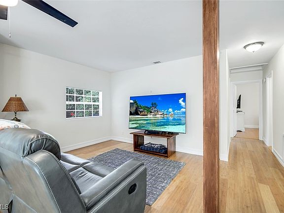 4th image of 1720 Greenwood Ave