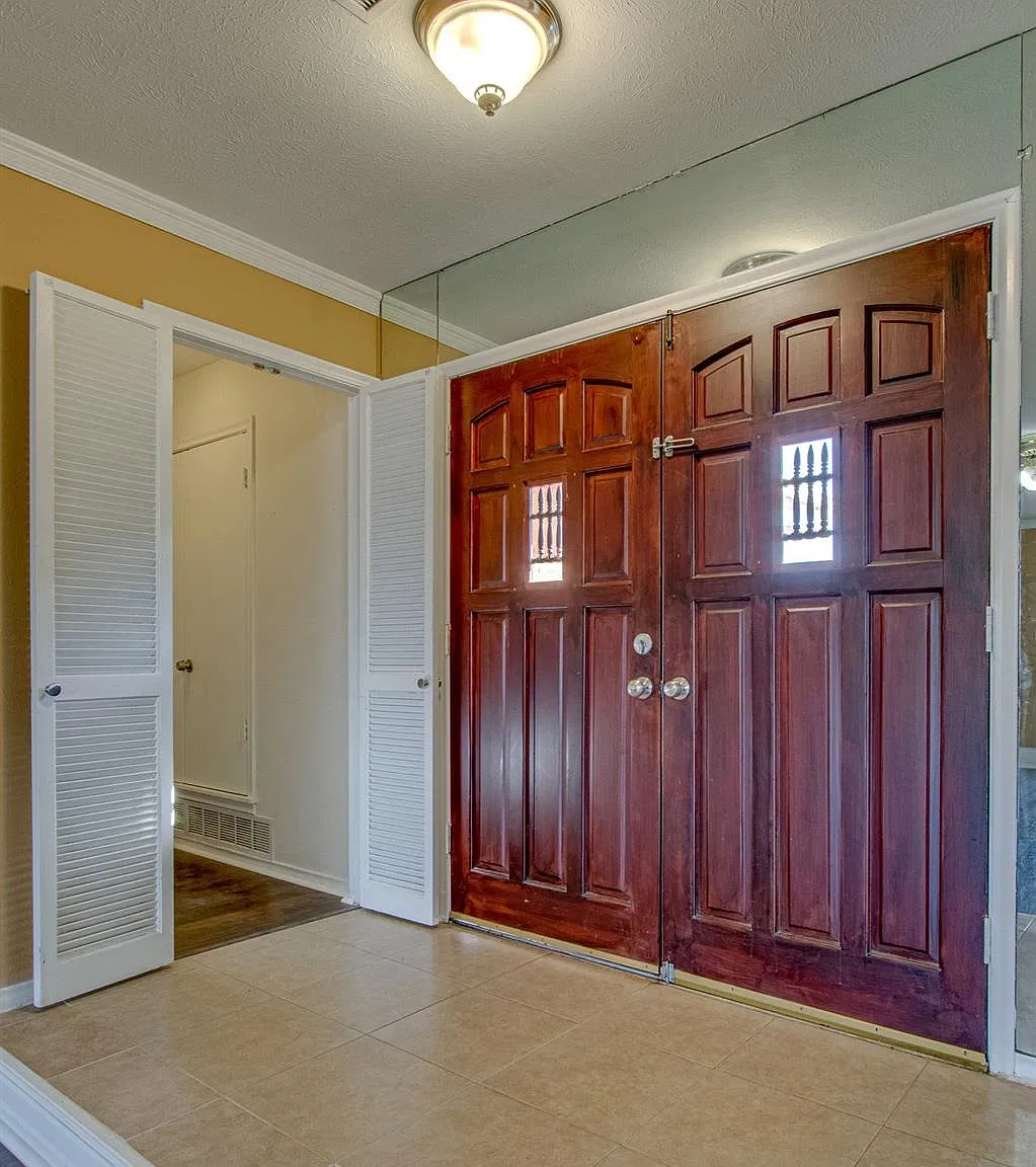 3718 Crestpark Dr — Photo 3