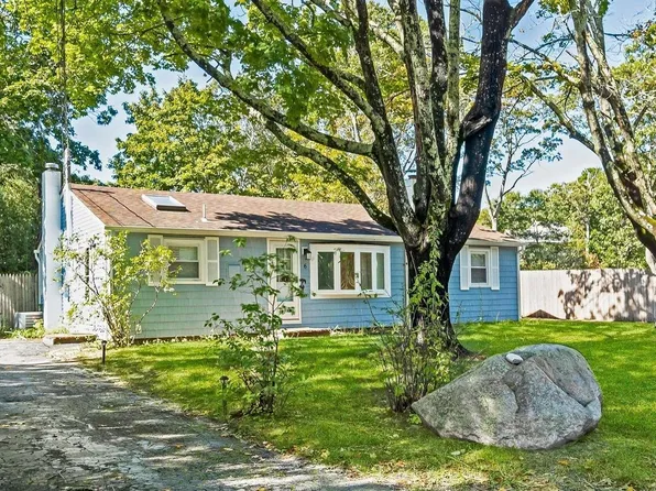 6 Longview Drive, East Quogue, NY 11942