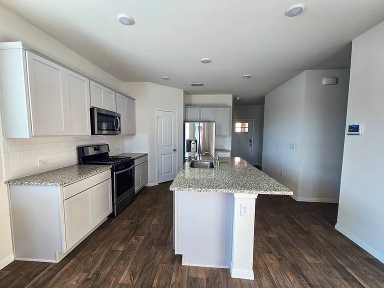 109 Brody Ln — Photo 5