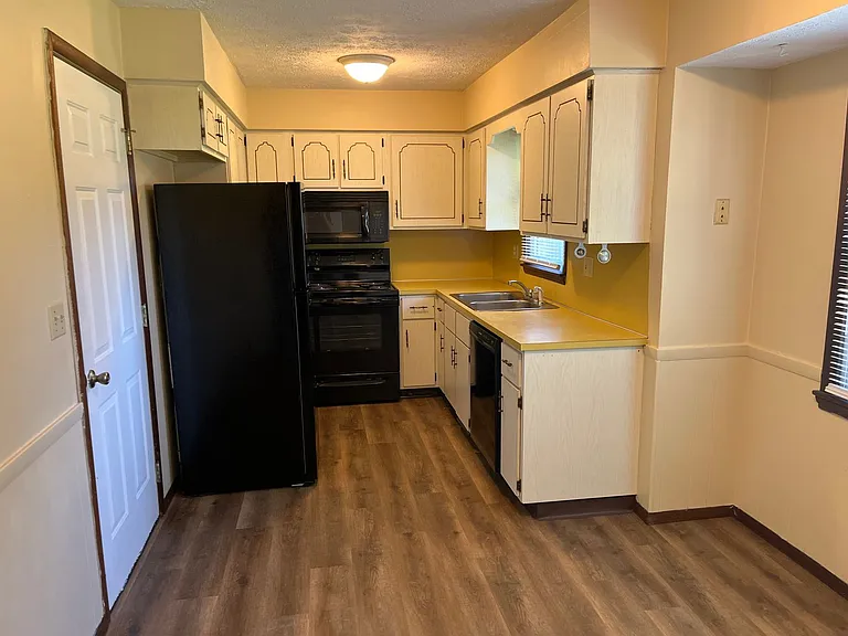 2935 S Roanoke Ave — Photo 4