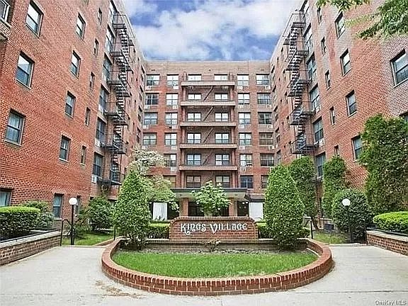 2nd image of 1200 E 53rd St APT 1Z