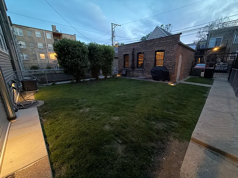 2452 N Hamlin Ave #2 — Photo 13