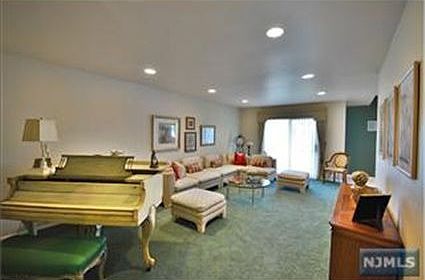 4th image of 34 Knutsen Dr