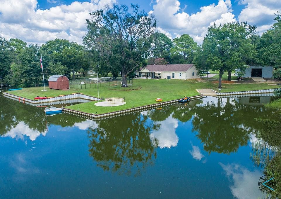 1st image of 124 Cedar Bend Dr