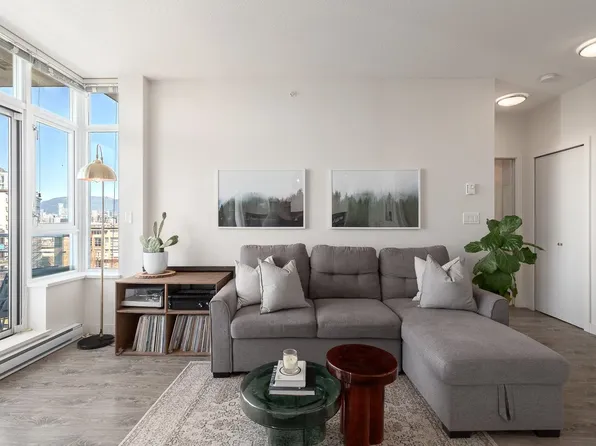 2788 Prince Edward St #906, Vancouver, BC V5T 0C8