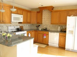 16 Cannon Ct, Basking Ridge, NJ 07920