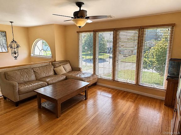 3rd image of 5 Cherrywood Drive