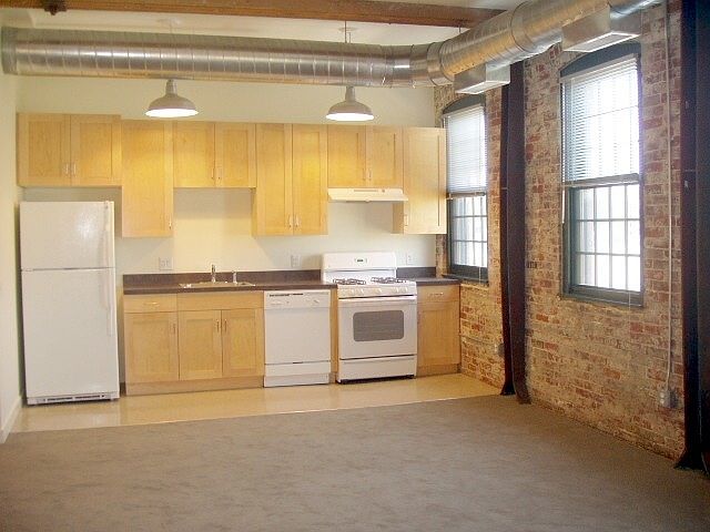 2nd image of 304 Pearl St Unit 209