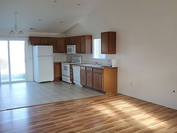 5th image of 628 N Pennsylvania St