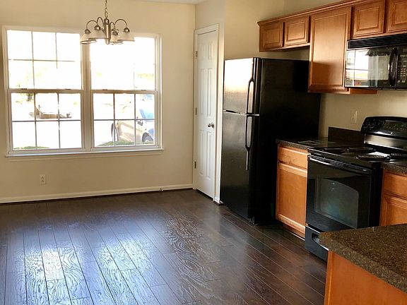 5th image of 3040 London View Dr