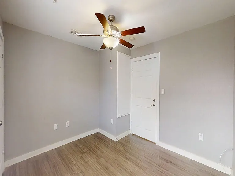 Hill Country Apartments — Photo 50