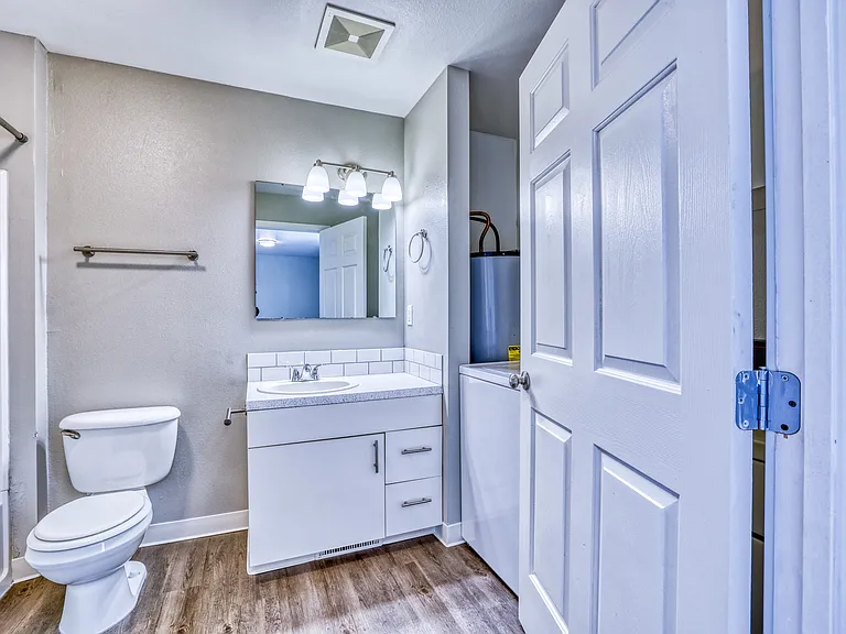 Selkirk Apartments — Photo 17