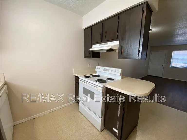 1810 W Twin Springs St #9 — Photo 6