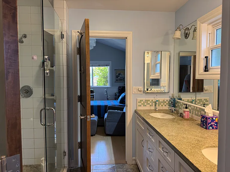 1740 Mathews Ave — Photo 22