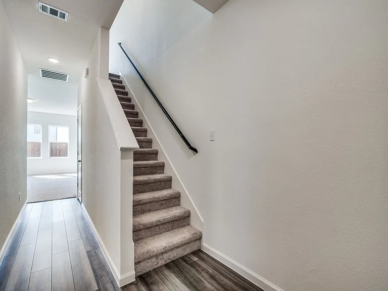 6231 Old Bridge Way — Photo 4