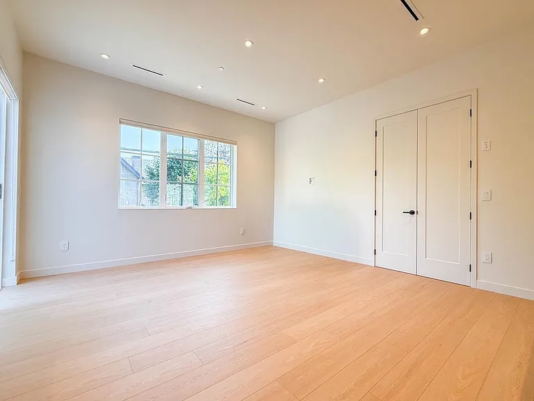 3038 Vine St — Photo 11