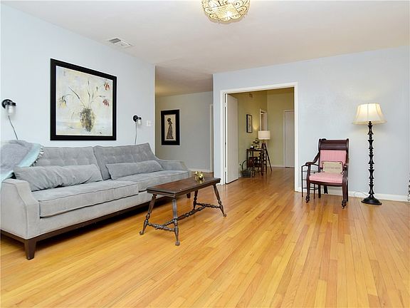 4th image of 11901 N Oaks Dr
