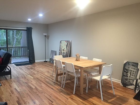 Spacious eating area with seating for 6 people.