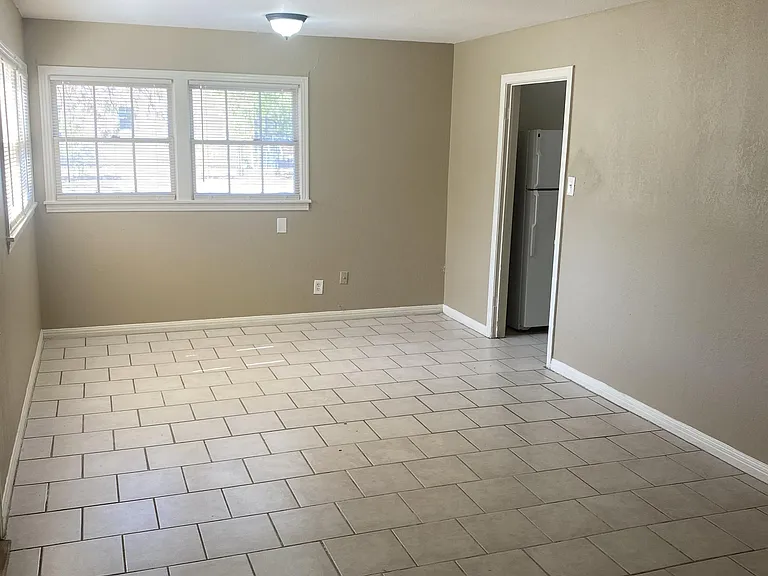 1801 Poage Ave — Photo 2