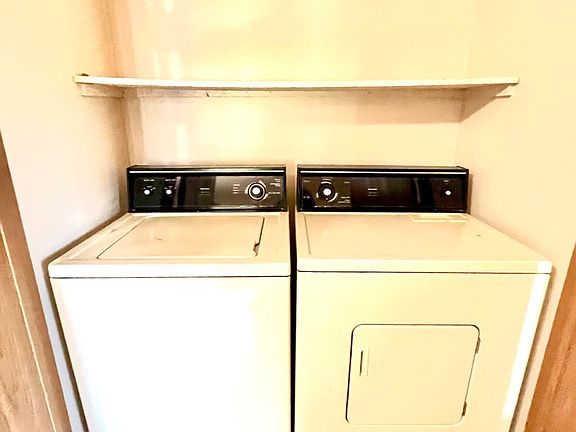 5th image of 2650 Sunset Ln #11257236