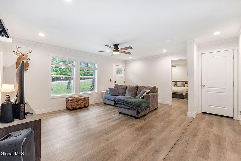 4th image of 135 Sherman Road