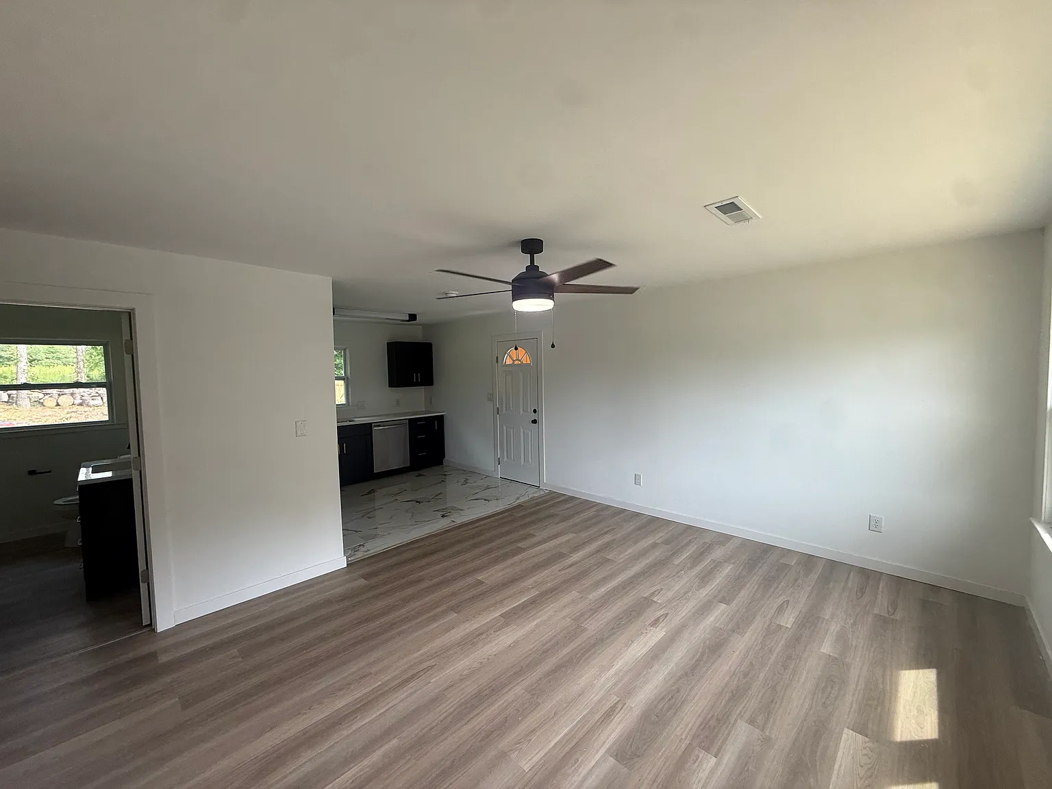 3 bed, 1100 sqft, $2,000 — Photo 4