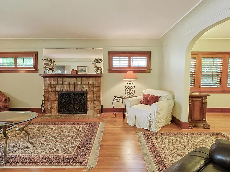 1027 Encino Row — Photo 4