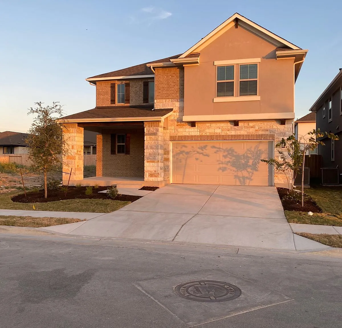 4 bed, 2560 sqft, $2,380 — Photo 1