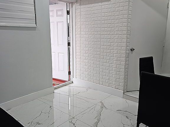 3rd image of 10011 Caribbean Blvd