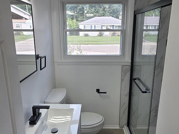 4th image of 5224 Woodbine Ave