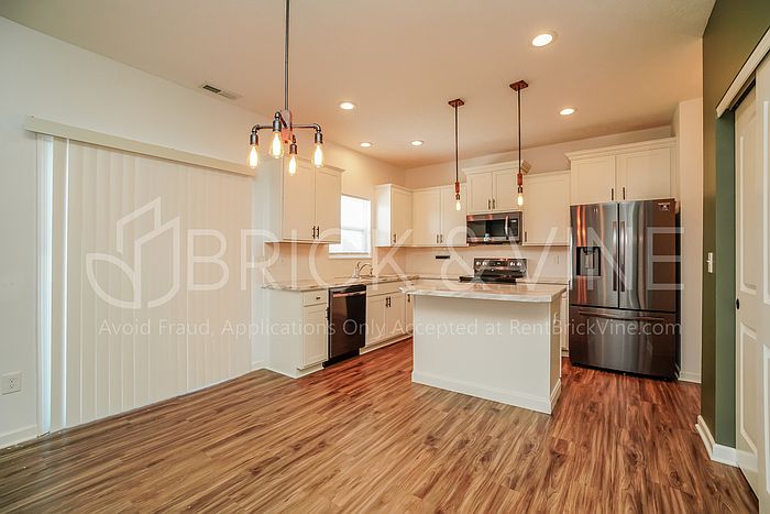 1st image of 5591 Branchville Dr