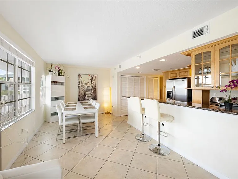 445 Hamden Dr #302 — Photo 11