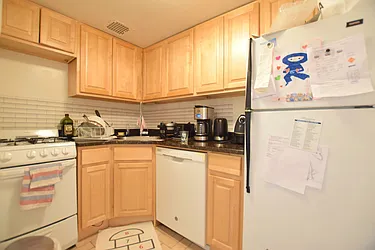 Rented by Street Realty Brokerage LLC