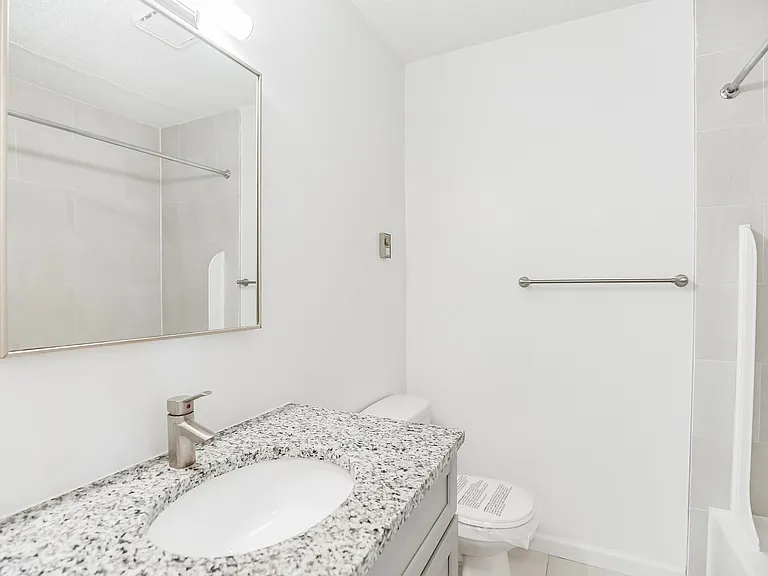 Welcome to Hamilton Estates Apartments, where modern design meets comfort. This stylish bathroom features sleek finishes and ample space for relaxation. Elevate your living experienceschedule a tour today!