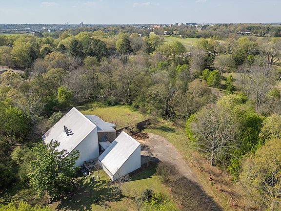 3rd image of 132 Overview Rd