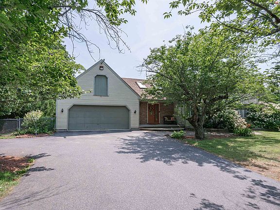 3rd image of 8 Sullivan Road