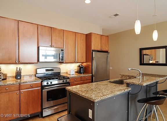 3rd image of 725 N Aberdeen St APT 608